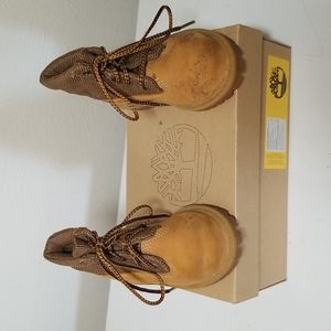 Timberland Toddler Boots Size 6 Wheat color With Shoe Box